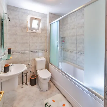 Holiday home Panaroma Meis Suits